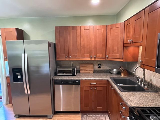 3223 Kenwood Avenue, Davenport, IA 52807