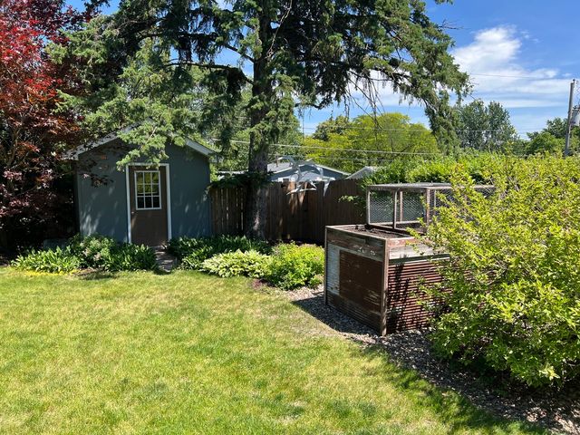 3223 Kenwood Avenue, Davenport, IA 52807