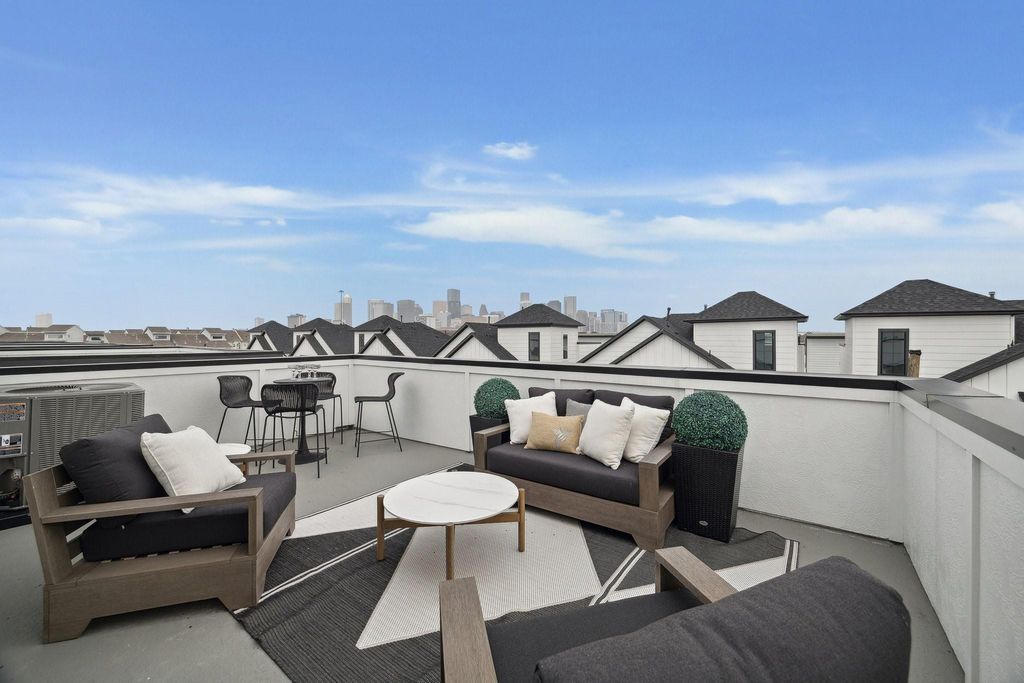 2214 Dennis Street, Houston, TX 77004