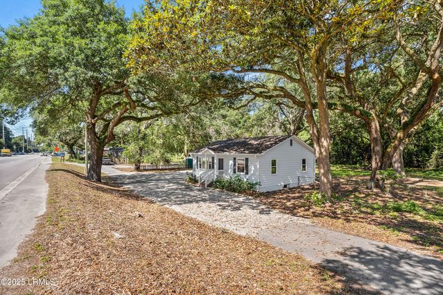 67 Sams Point Road, Beaufort, SC 29907