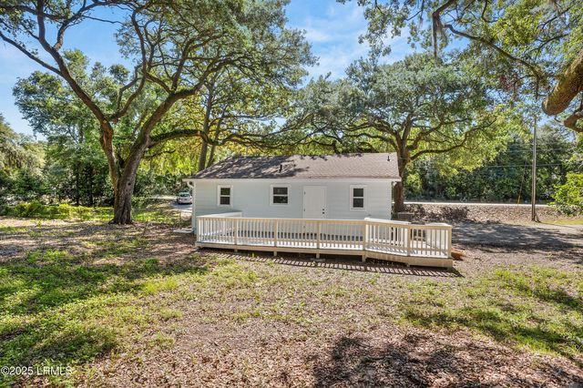 67 Sams Point Road, Beaufort, SC 29907