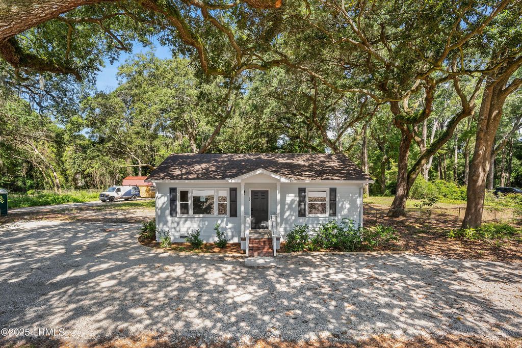 67 Sams Point Road, Beaufort, SC 29907