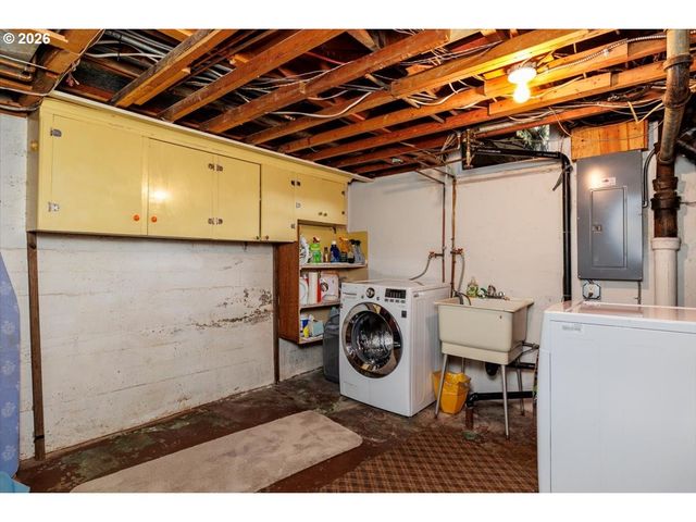 4718 N AMHERST St, Portland, OR 97203