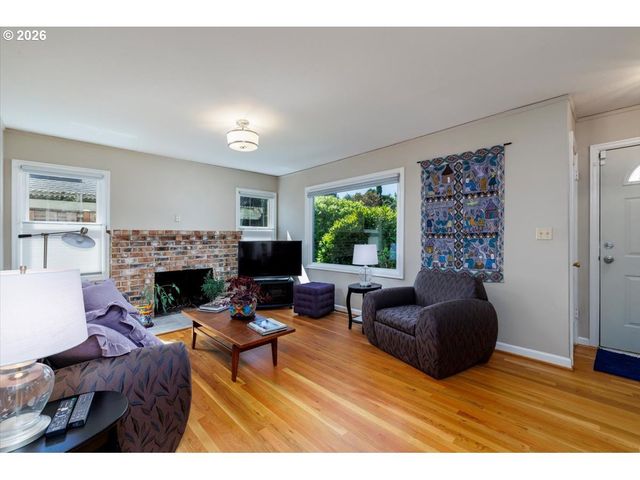 4718 N AMHERST St, Portland, OR 97203