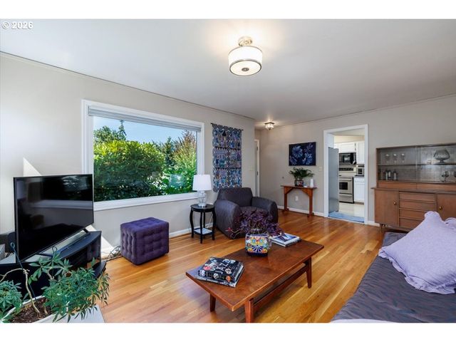 4718 N AMHERST St, Portland, OR 97203