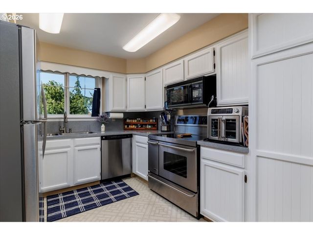 4718 N AMHERST St, Portland, OR 97203