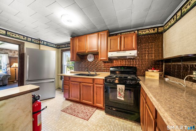 16 Chestnut Hill Road, Stafford, CT 06076
