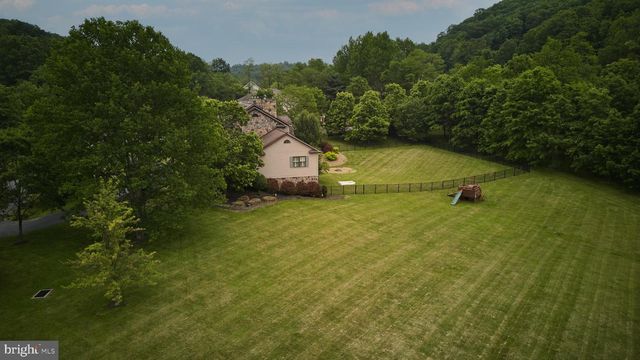 113 MANHASSET DR, Port Matilda, PA 16870