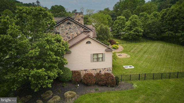 113 MANHASSET DR, Port Matilda, PA 16870