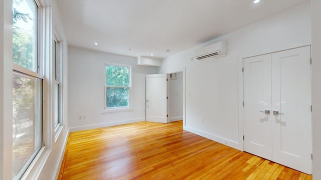 21 Regent Cir 3, Brookline, MA 02445