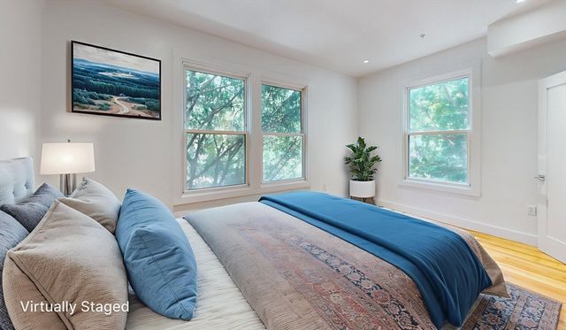 21 Regent Cir 3, Brookline, MA 02445