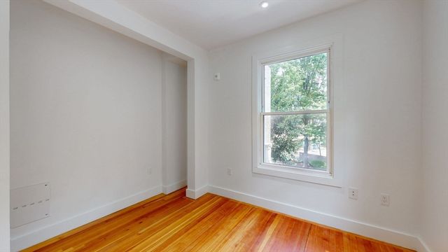 21 Regent Cir 3, Brookline, MA 02445