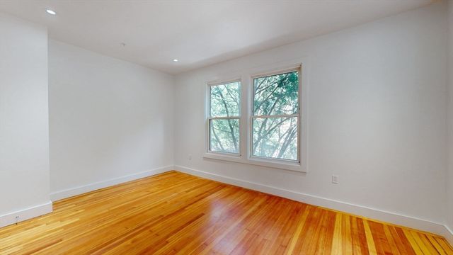 21 Regent Cir 3, Brookline, MA 02445