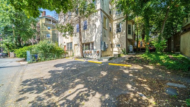 21 Regent Cir 3, Brookline, MA 02445