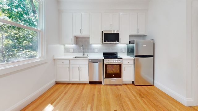 21 Regent Cir 3, Brookline, MA 02445