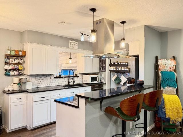 21609 E 32nd Place S, Broken Arrow, OK 74014