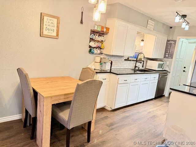 21609 E 32nd Place S, Broken Arrow, OK 74014