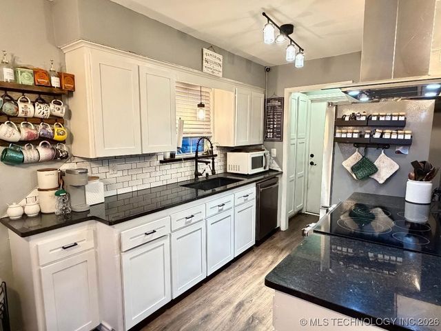 21609 E 32nd Place S, Broken Arrow, OK 74014