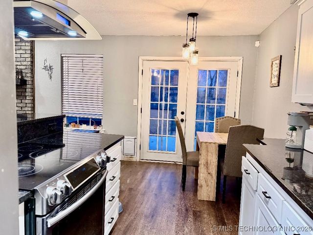 21609 E 32nd Place S, Broken Arrow, OK 74014