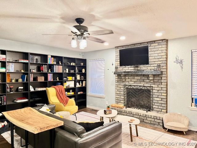 21609 E 32nd Place S, Broken Arrow, OK 74014