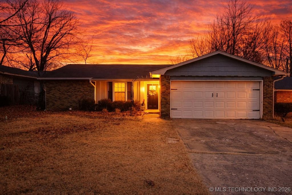 21609 E 32nd Place S, Broken Arrow, OK 74014
