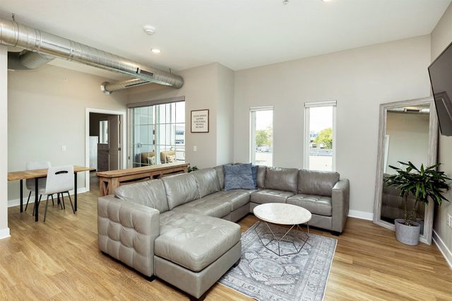 450 SW 7th Street 304, Des Moines, IA 50309