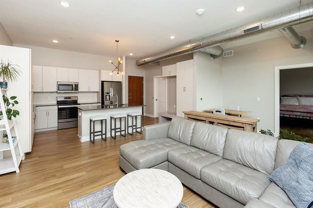 450 SW 7th Street 304, Des Moines, IA 50309