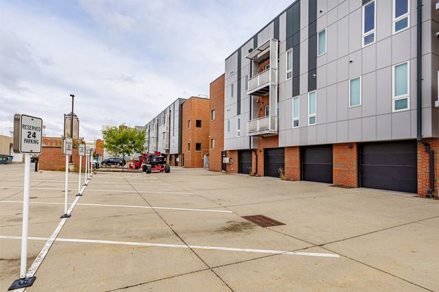 450 SW 7th Street 304, Des Moines, IA 50309