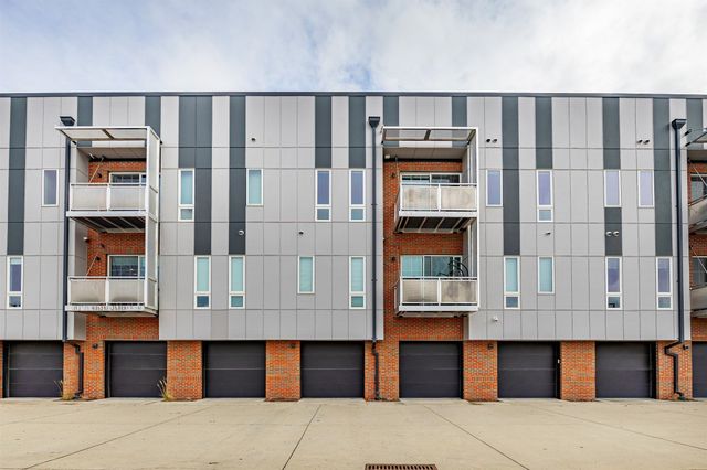 450 SW 7th Street 304, Des Moines, IA 50309