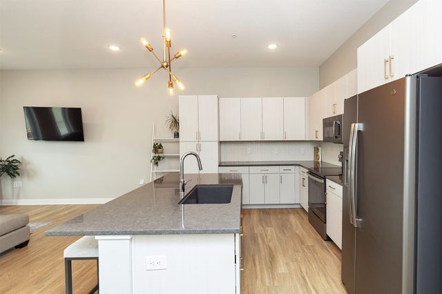 450 SW 7th Street 304, Des Moines, IA 50309