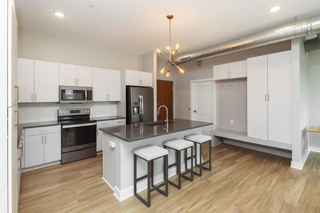 450 SW 7th Street 304, Des Moines, IA 50309