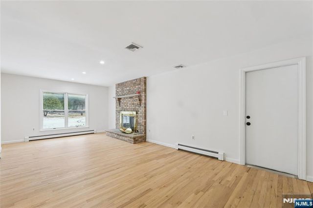 376 Stanhope Road, Sparta, NJ 07871