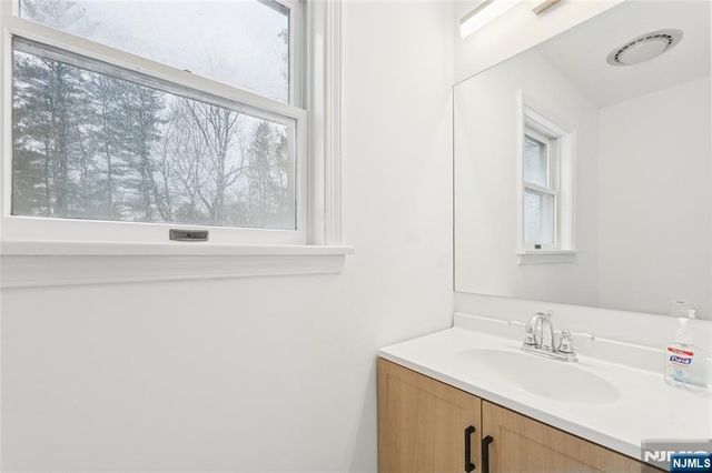 376 Stanhope Road, Sparta, NJ 07871