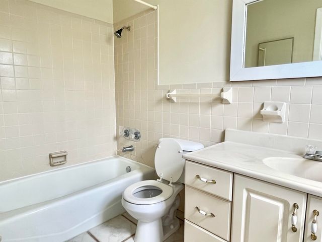 13 E St B, St Augustine, FL 32080