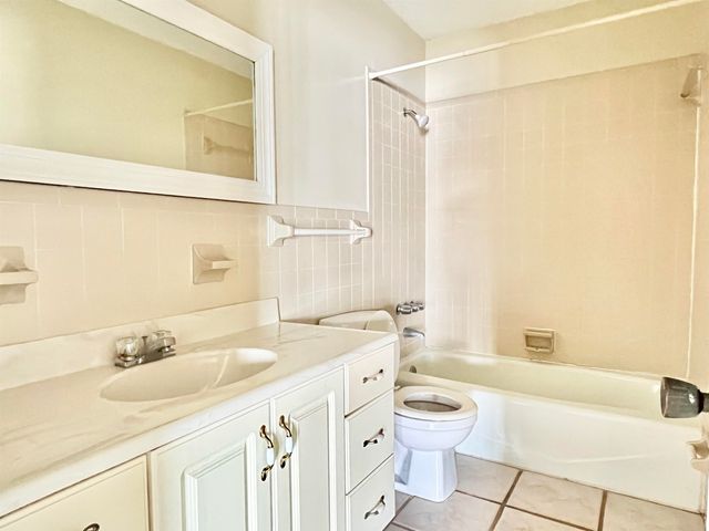 13 E St B, St Augustine, FL 32080