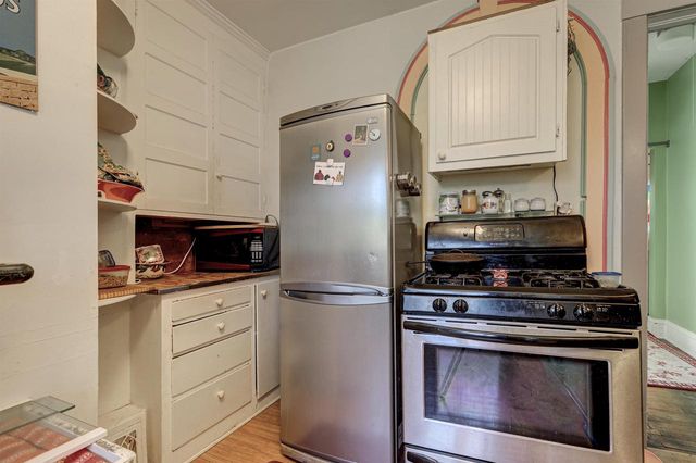 826 E WASHINGTON STREET, Appleton, WI 54911