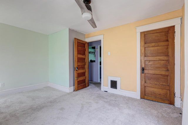 826 E WASHINGTON STREET, Appleton, WI 54911