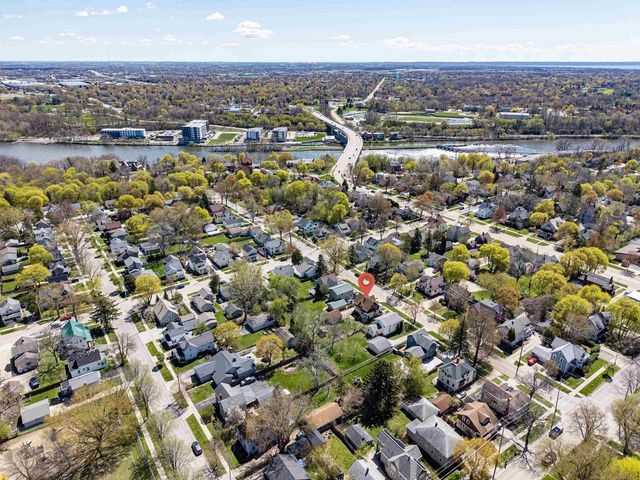 826 E WASHINGTON STREET, Appleton, WI 54911