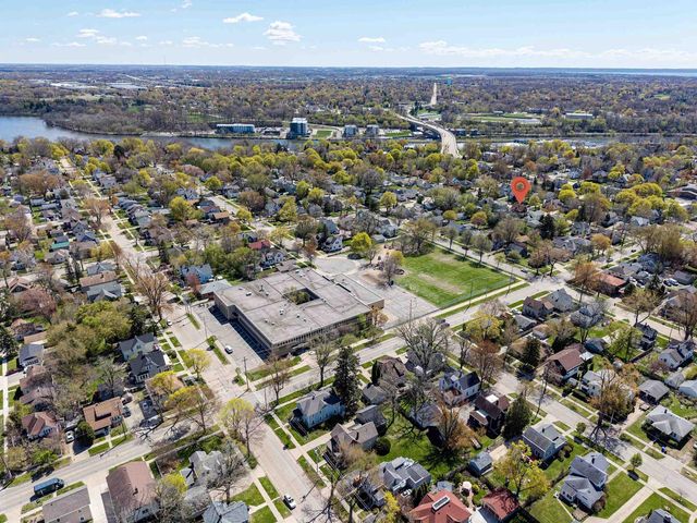 826 E WASHINGTON STREET, Appleton, WI 54911