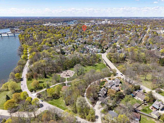 826 E WASHINGTON STREET, Appleton, WI 54911