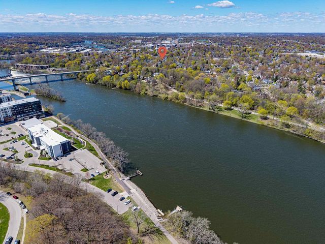 826 E WASHINGTON STREET, Appleton, WI 54911