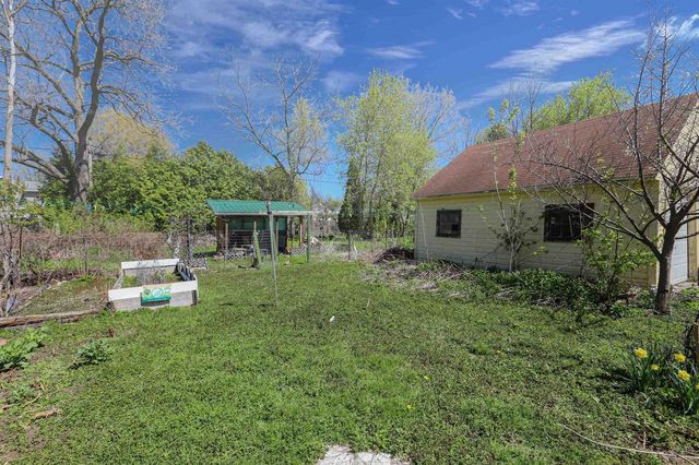 826 E WASHINGTON STREET, Appleton, WI 54911