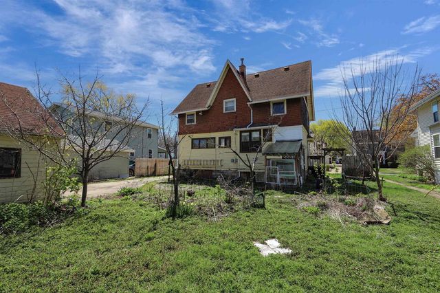 826 E WASHINGTON STREET, Appleton, WI 54911