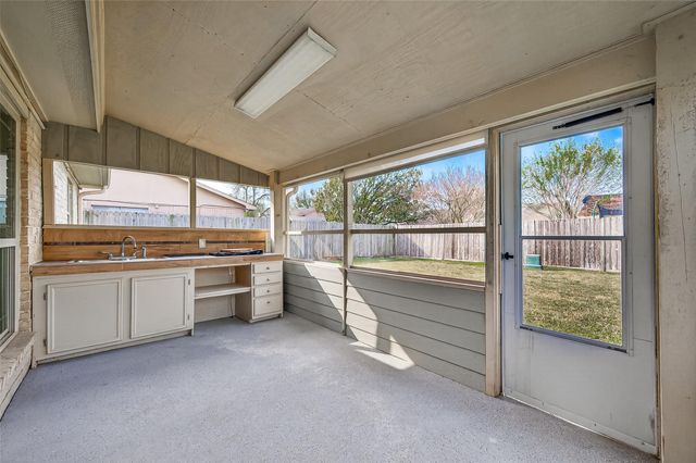 10006 Towne Tower Lane, Sugar Land, TX 77498