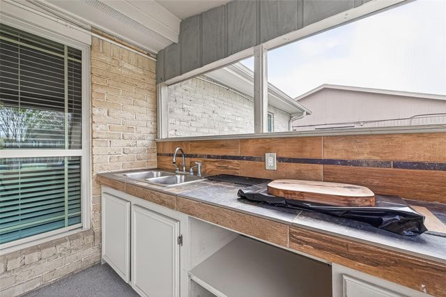 10006 Towne Tower Lane, Sugar Land, TX 77498