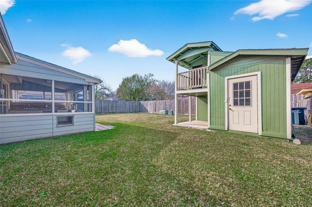 10006 Towne Tower Lane, Sugar Land, TX 77498