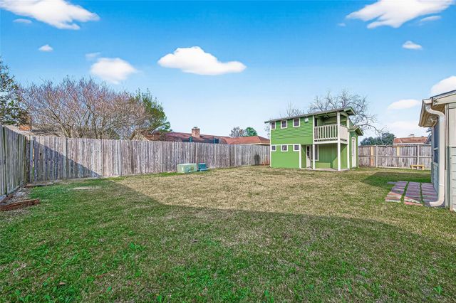 10006 Towne Tower Lane, Sugar Land, TX 77498