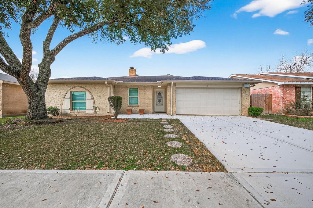 10006 Towne Tower Lane, Sugar Land, TX 77498