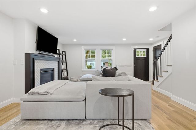 23 Westdale Ave, Wilmington, MA 01887