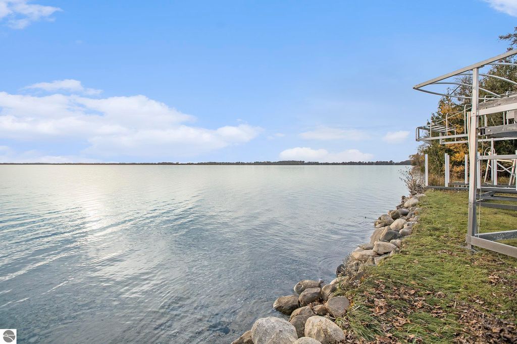 Image 4 of property listing at 8120 Westview Drive, Rapid City, MI 49676